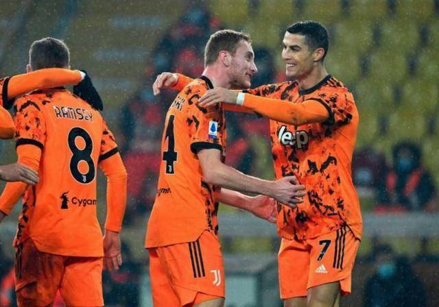  尤文图斯逆风翻盘补时双杀登顶积分榜首  